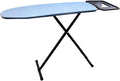 Une table de repassage qui se replie apres usage, avec une hauteur reglable