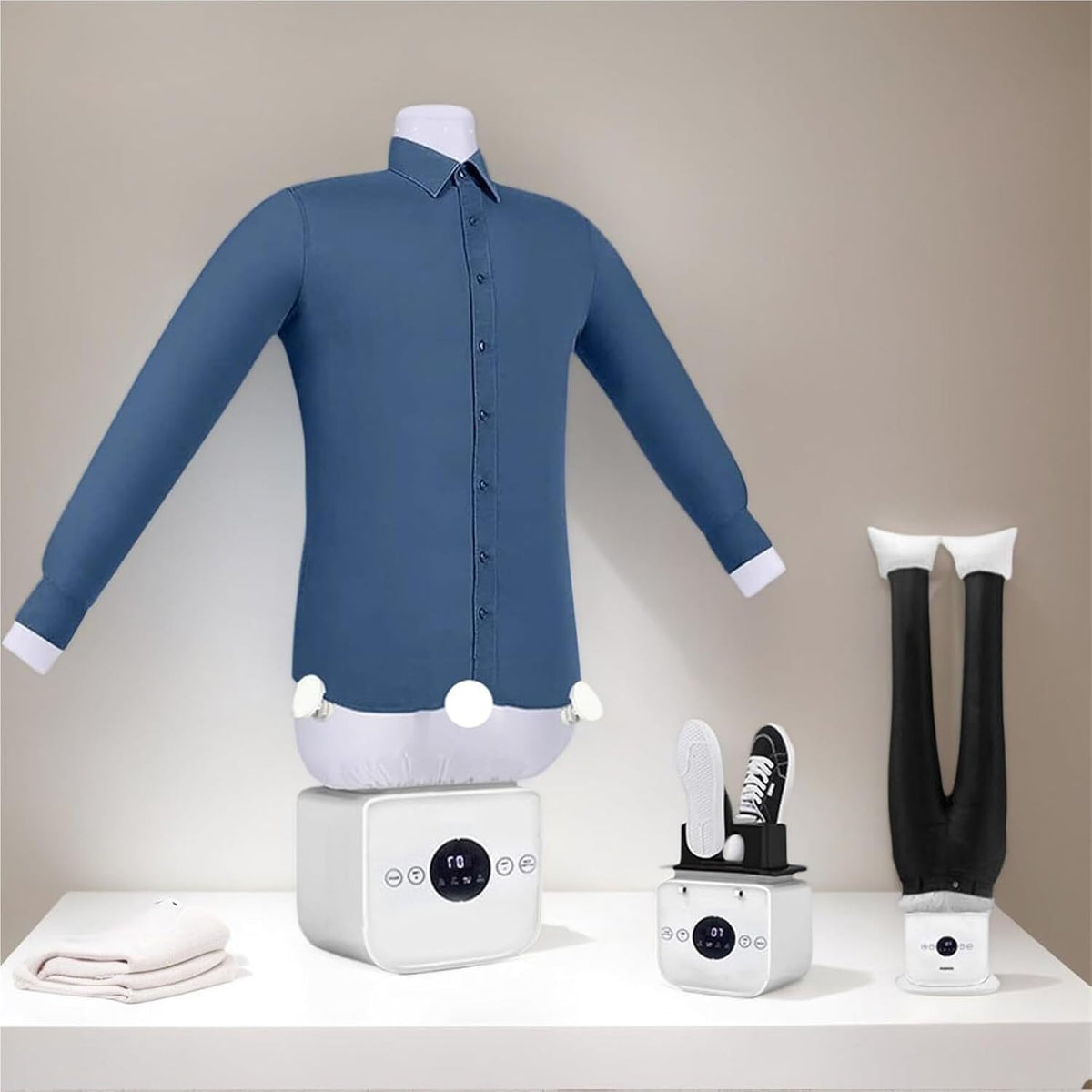 Un mannequin de repassage associe un format compact a une fonction vapeur verticale